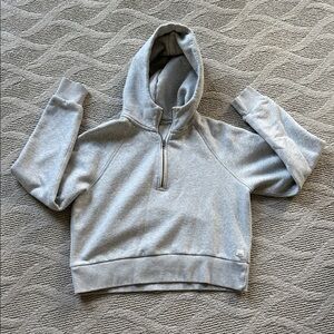 Vuori restore half-zip hoodie, size small. Great condition, like new!